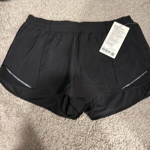 Lululemon - Hotty Hot LR Shoer 4”